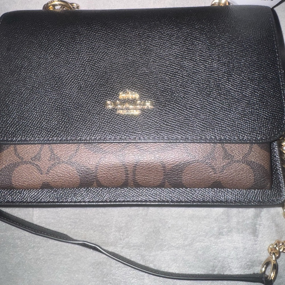 ✨✨✨Coach Black Crossbody Bag with Gold Chain✨✨✨